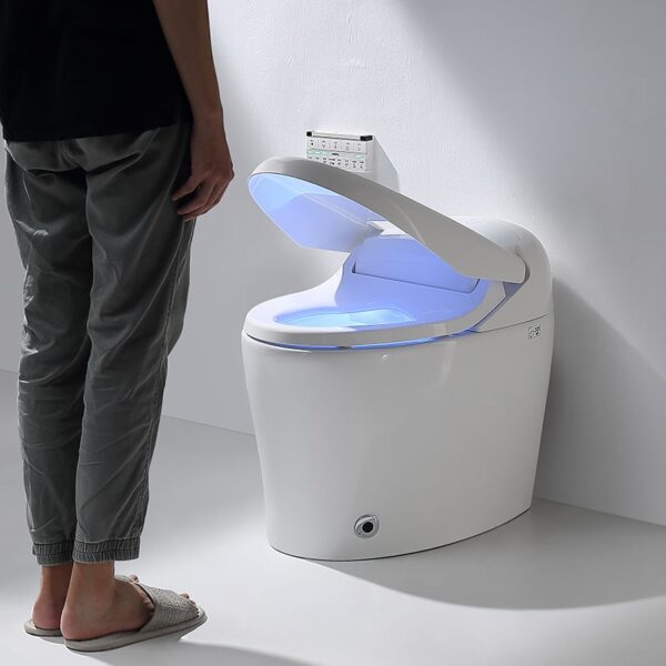 Integrated kick-type automatic flushing smart toilet